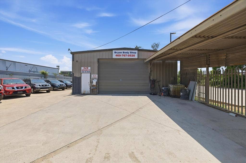 2136 California Crossing Road, Dallas, TX 75220 2136 California Crossing Road, Dallas, TX 75220