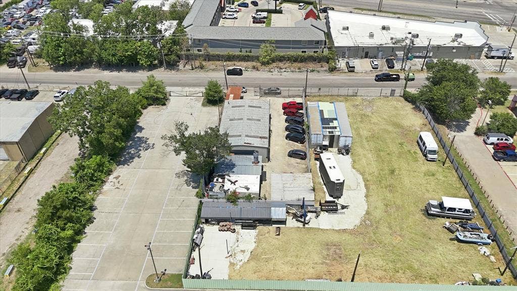 2136 California Crossing Road, Dallas, TX 75220 Image quality insufficient for description