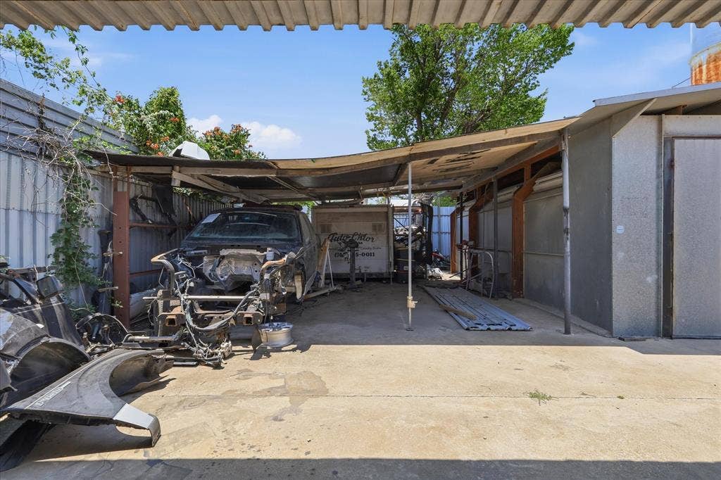 2136 California Crossing Road, Dallas, TX 75220 2136 California Crossing Road, Dallas, TX 75220