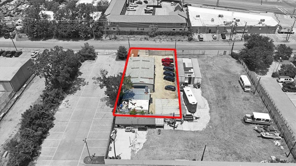 2136 California Crossing Road, Dallas, TX 75220 Image quality insufficient for description