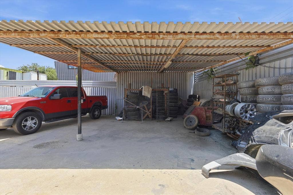 2136 California Crossing Road, Dallas, TX 75220 2136 California Crossing Road, Dallas, TX 75220