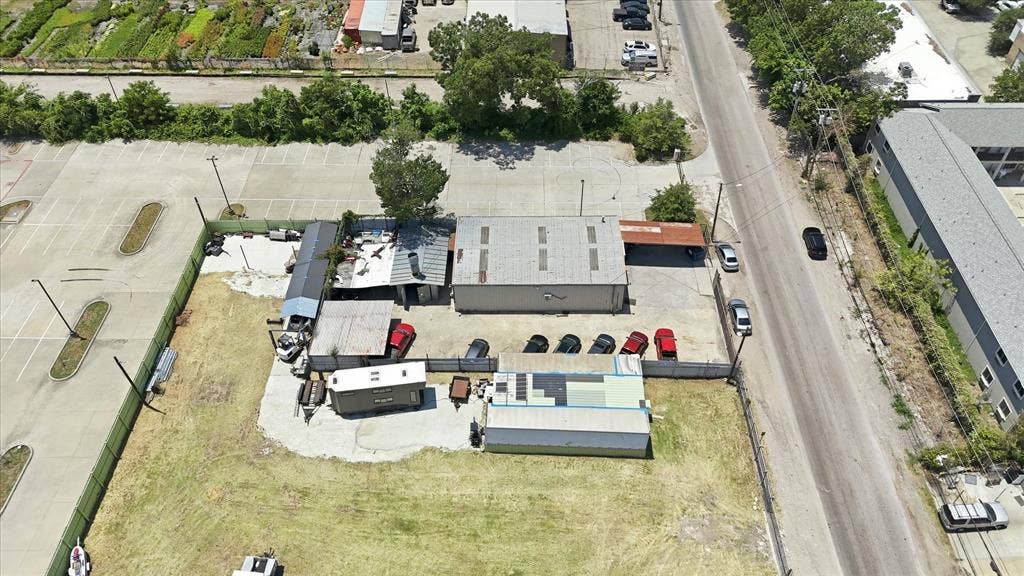 2136 California Crossing Road, Dallas, TX 75220 Image quality insufficient for description