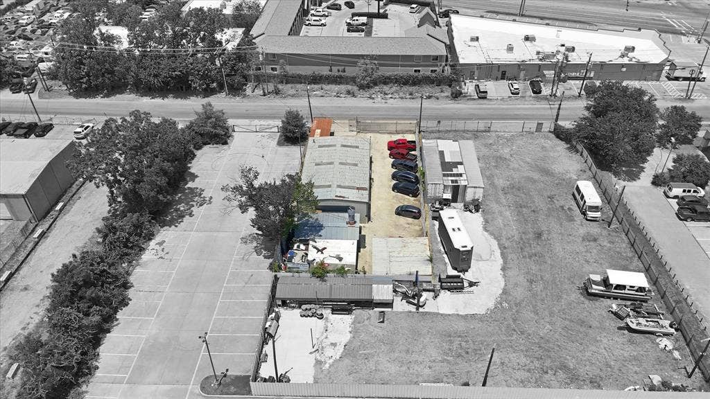 2136 California Crossing Road, Dallas, TX 75220 Image quality insufficient for description