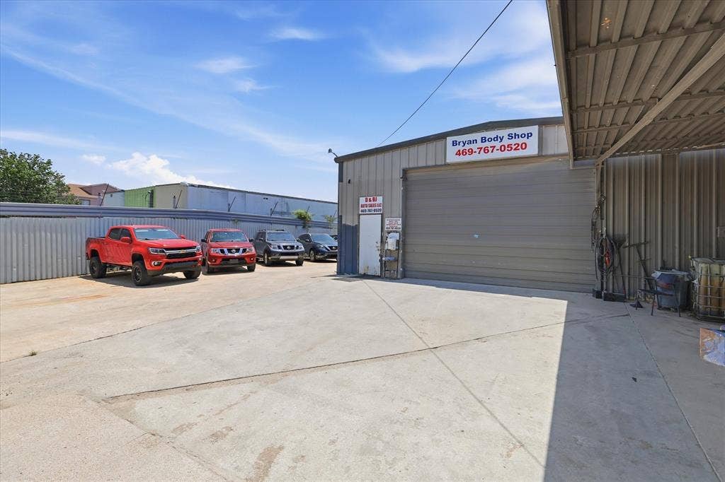 2136 California Crossing Road, Dallas, TX 75220 2136 California Crossing Road, Dallas, TX 75220