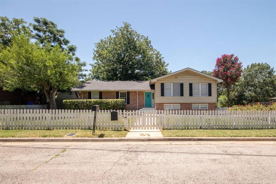 Property photo for 2325 Lake Ridge Circle, Waco, TX