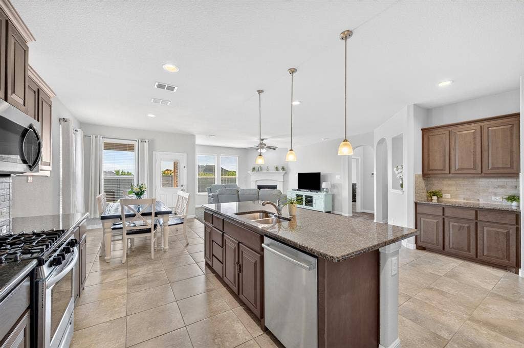 1328 Canary Lane, Argyle, TX 76226