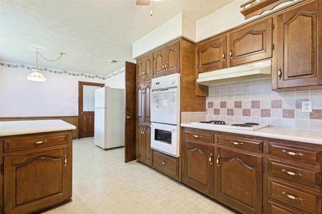 4091 Killion Drive, Dallas, TX 75229 4091 Killion Drive, Dallas, TX 75229