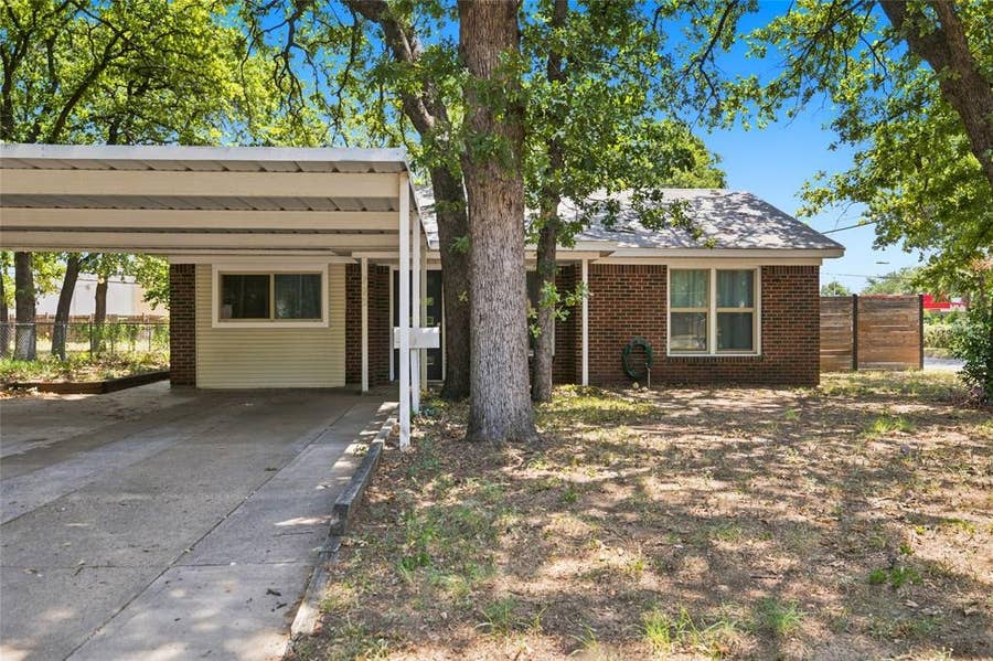 Property photo for 720 Thersa Drive, River Oaks, TX