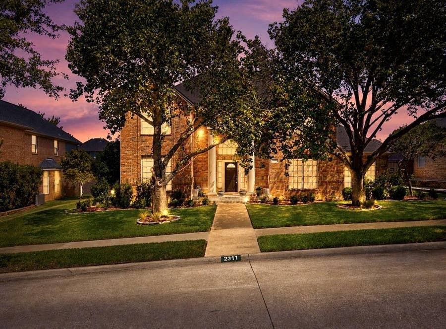 Property photo for 2311 Creekside Circle N, Irving, TX