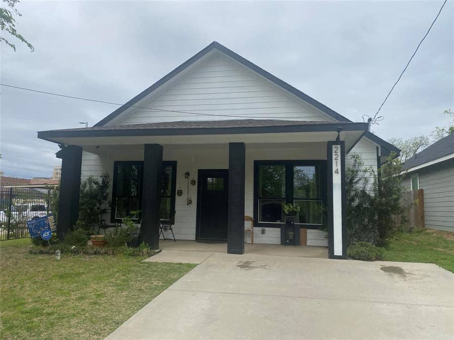 Property photo for 1410 E Royall Boulevard, Malakoff, TX