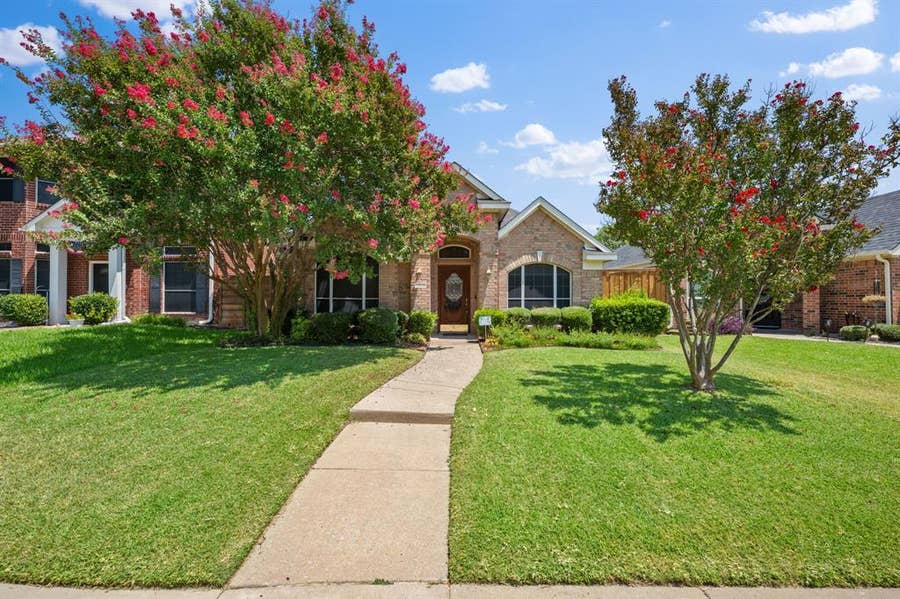 Property photo for 6860 Saddletree Trail, Plano, TX