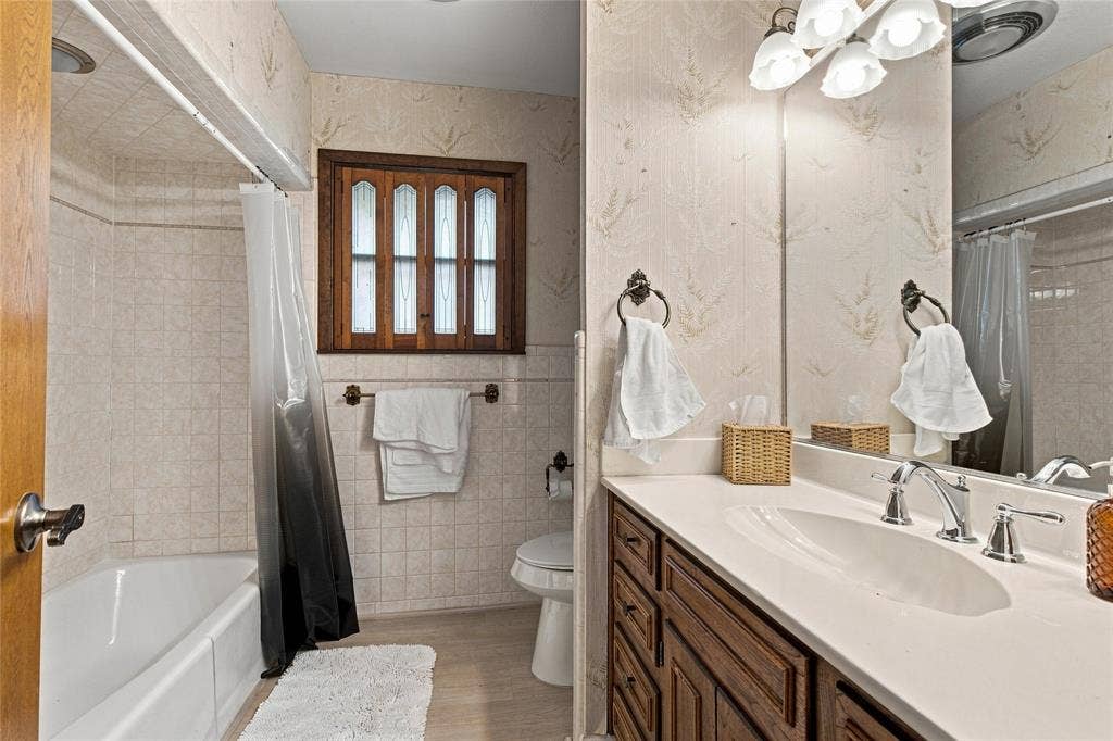 5130 Vicki Street, Haltom City, TX 76117 5130 Vicki Street, Haltom City, TX 76117