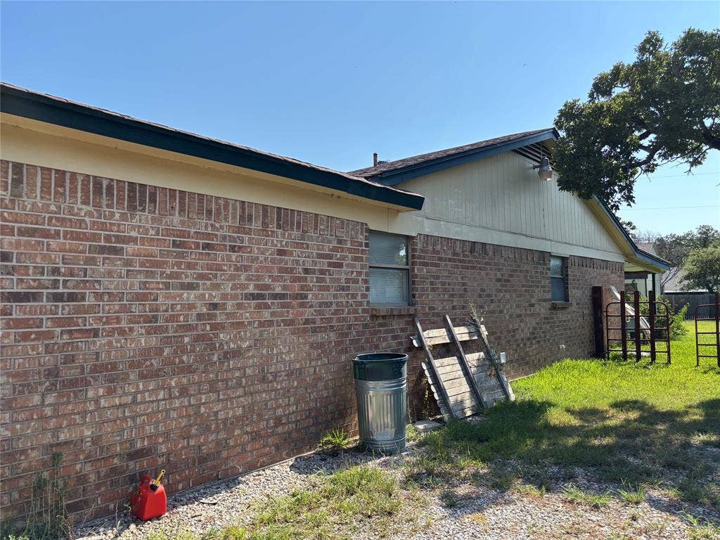 308 Hickorywood Street, Azle, TX 76020 308 Hickorywood Street, Azle, TX 76020