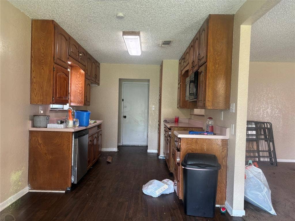 308 Hickorywood Street, Azle, TX 76020 308 Hickorywood Street, Azle, TX 76020