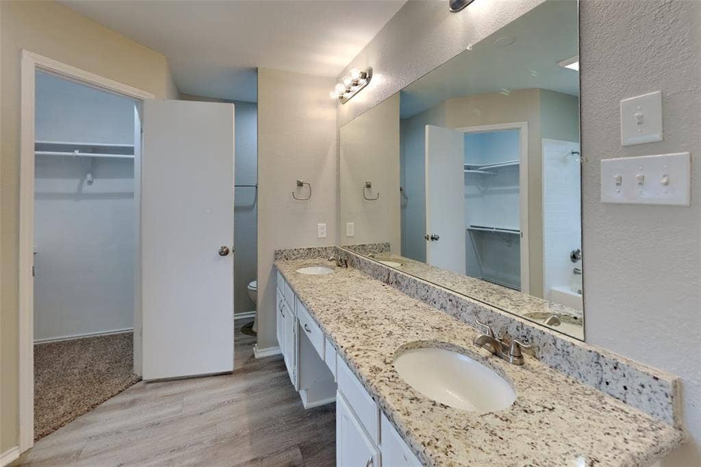909 Sandhurst Drive, Plano, TX 75025 909 Sandhurst Drive, Plano, TX 75025