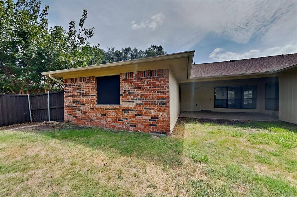 909 Sandhurst Drive, Plano, TX 75025 909 Sandhurst Drive, Plano, TX 75025