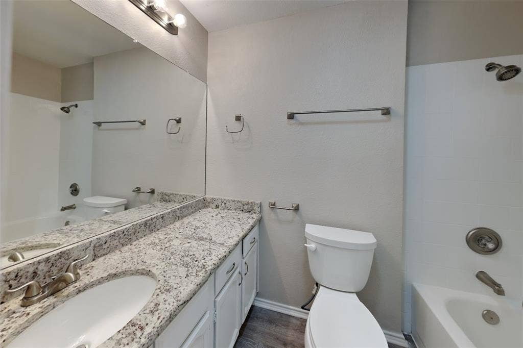 909 Sandhurst Drive, Plano, TX 75025 909 Sandhurst Drive, Plano, TX 75025