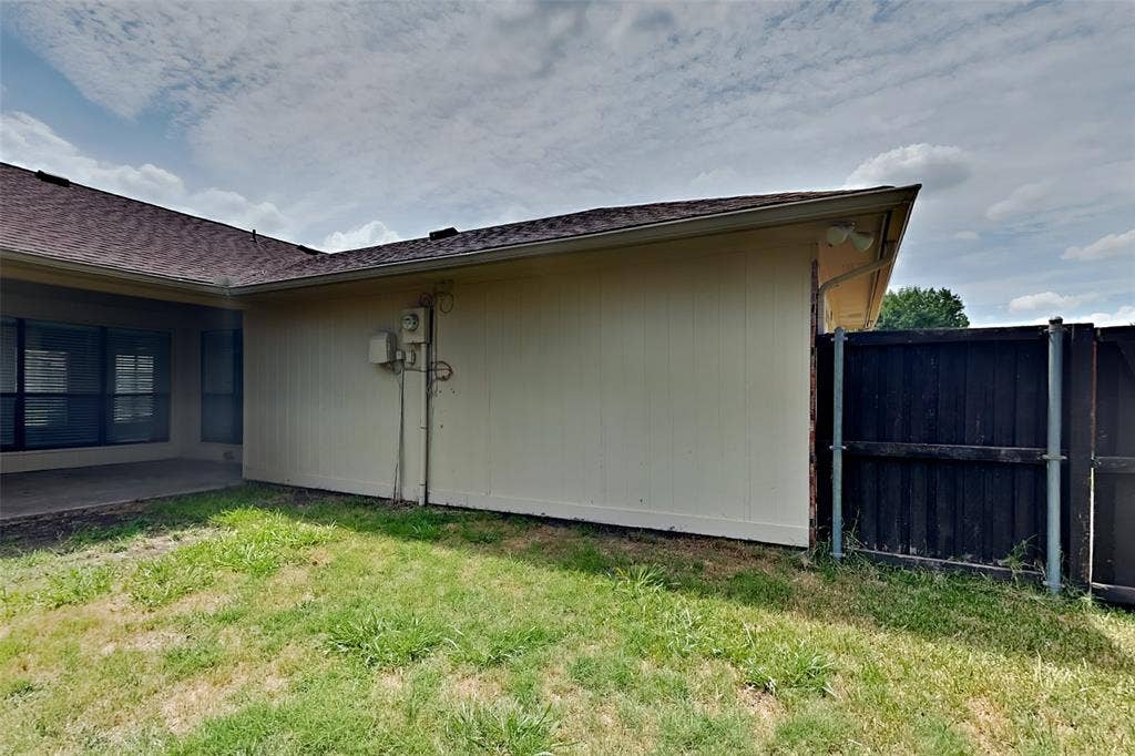 909 Sandhurst Drive, Plano, TX 75025 909 Sandhurst Drive, Plano, TX 75025