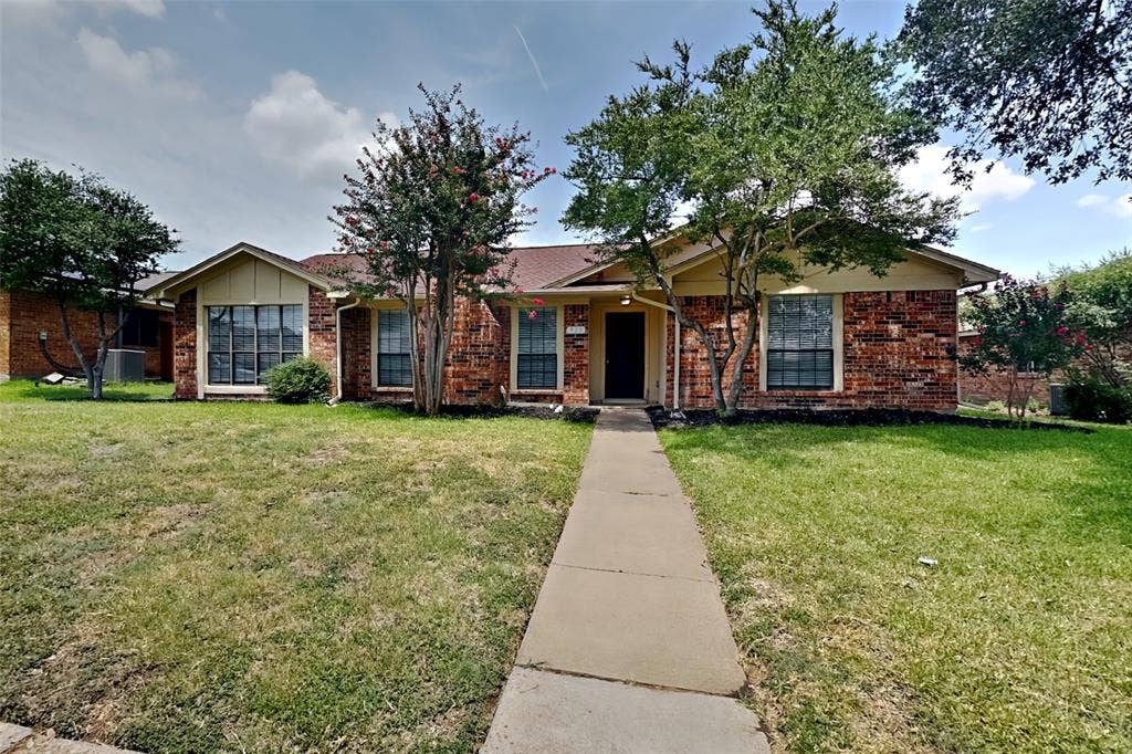 909 Sandhurst Drive, Plano, TX 75025 909 Sandhurst Drive, Plano, TX 75025