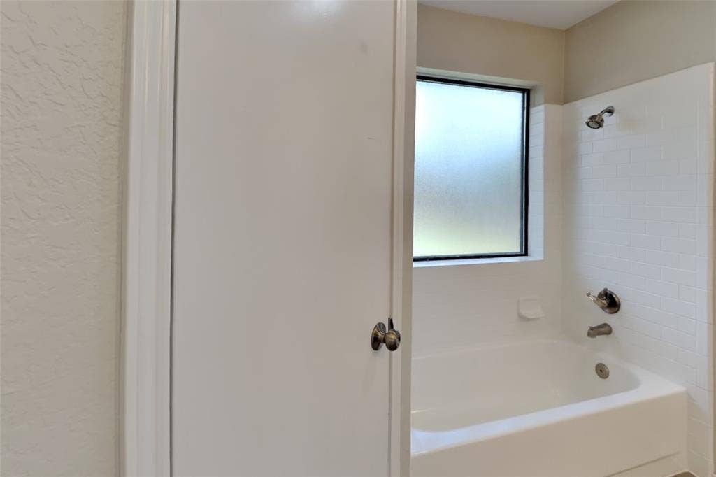 909 Sandhurst Drive, Plano, TX 75025 909 Sandhurst Drive, Plano, TX 75025
