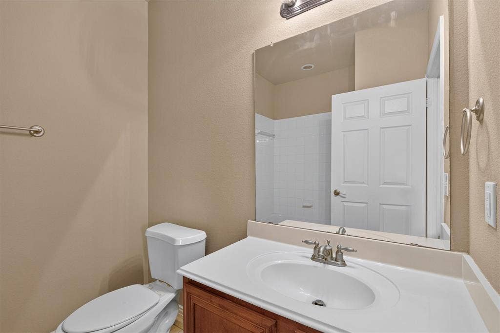 2833 Mott Street, Plano, TX 75025 2833 Mott Street, Plano, TX 75025