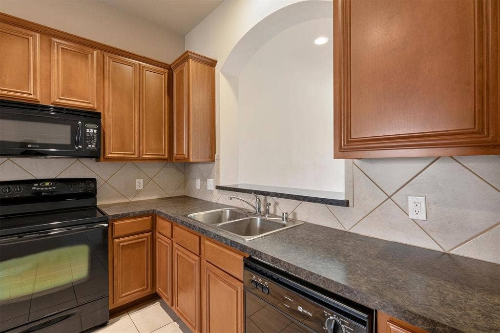 2833 Mott Street, Plano, TX 75025 2833 Mott Street, Plano, TX 75025