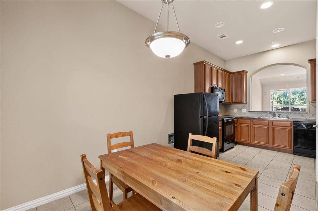 2833 Mott Street, Plano, TX 75025 2833 Mott Street, Plano, TX 75025