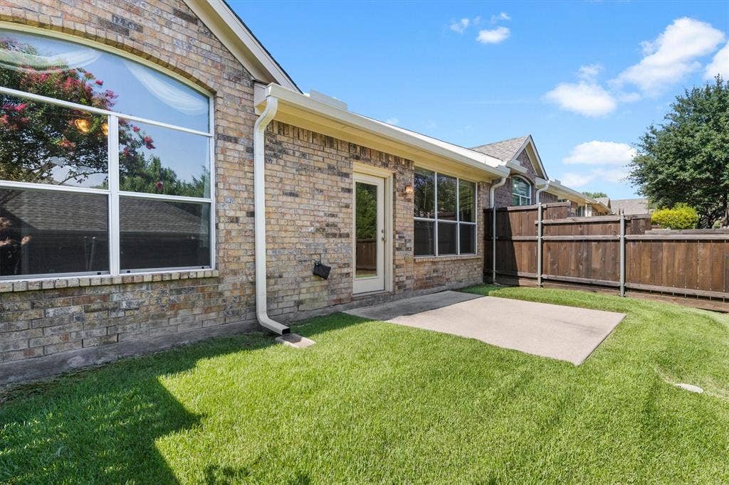 2833 Mott Street, Plano, TX 75025 2833 Mott Street, Plano, TX 75025