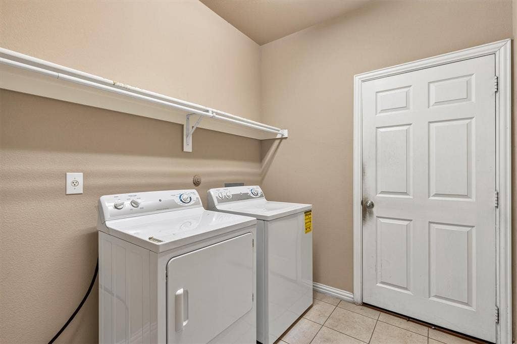 2833 Mott Street, Plano, TX 75025 2833 Mott Street, Plano, TX 75025