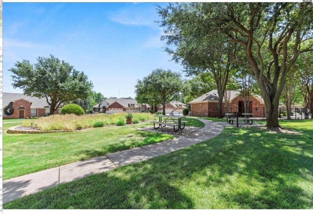 2833 Mott Street, Plano, TX 75025 2833 Mott Street, Plano, TX 75025
