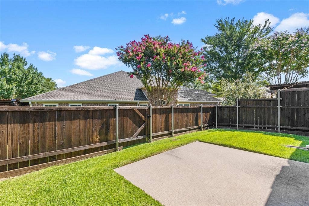 2833 Mott Street, Plano, TX 75025 2833 Mott Street, Plano, TX 75025