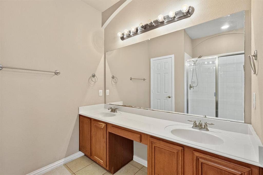 2833 Mott Street, Plano, TX 75025 2833 Mott Street, Plano, TX 75025