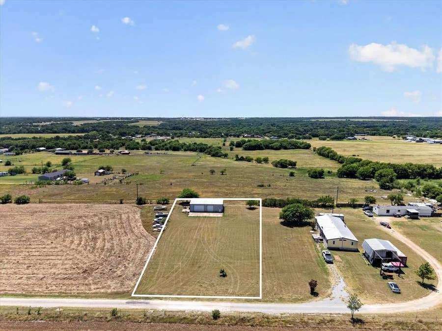 Property photo for 1489 Lone Elm Road, Waxahachie, TX