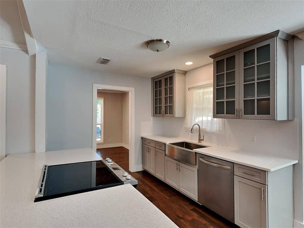 3704 Astoria Drive, Arlington, TX 76013