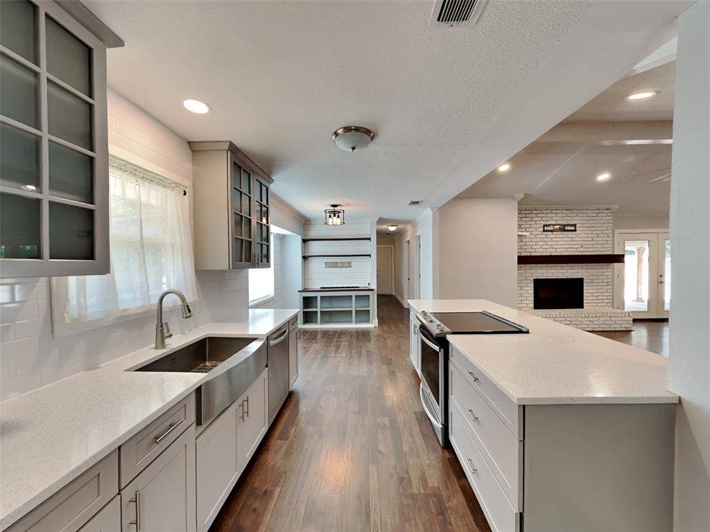 3704 Astoria Drive, Arlington, TX 76013