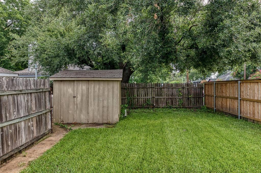 113 E Avenue C, Waxahachie, TX 75165 113 E Avenue C, Waxahachie, TX 75165