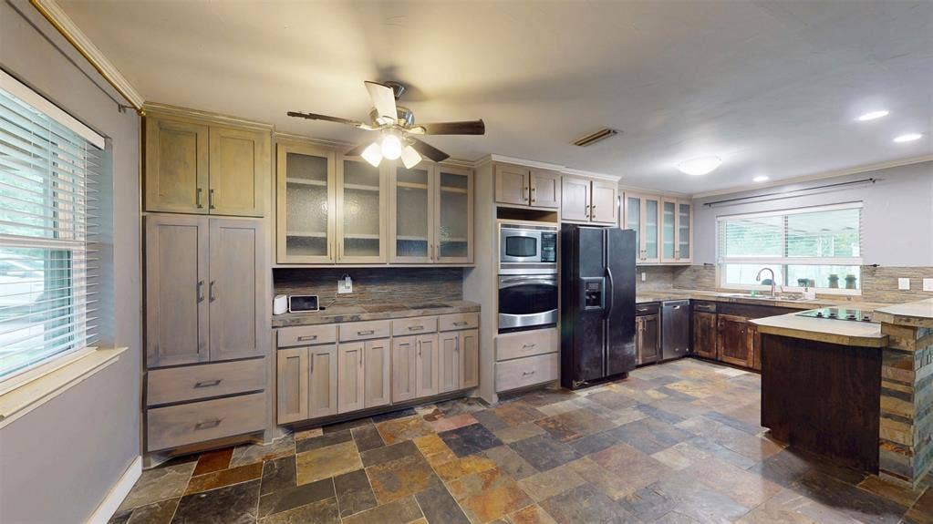 113 E Avenue C, Waxahachie, TX 75165 113 E Avenue C, Waxahachie, TX 75165