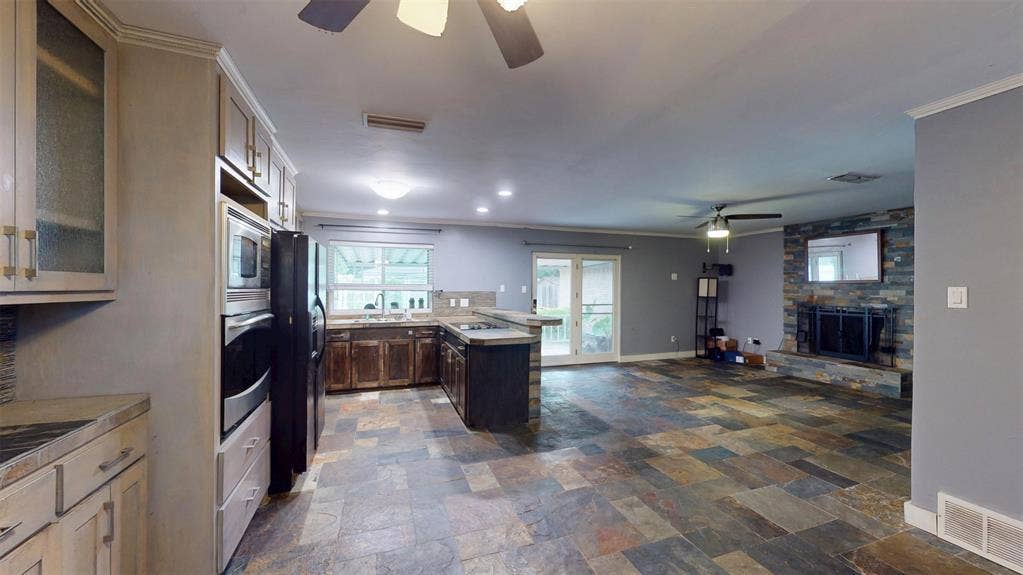 113 E Avenue C, Waxahachie, TX 75165 113 E Avenue C, Waxahachie, TX 75165