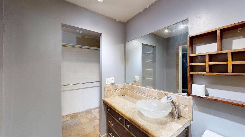 113 E Avenue C, Waxahachie, TX 75165 113 E Avenue C, Waxahachie, TX 75165