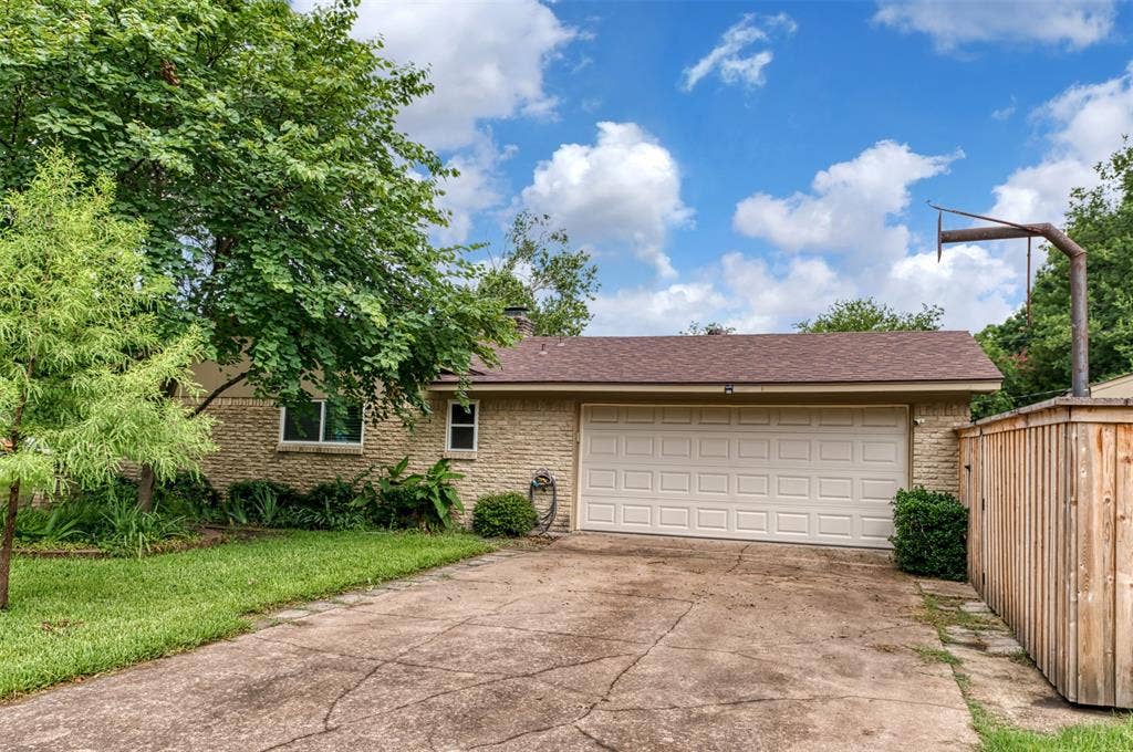 113 E Avenue C, Waxahachie, TX 75165 113 E Avenue C, Waxahachie, TX 75165