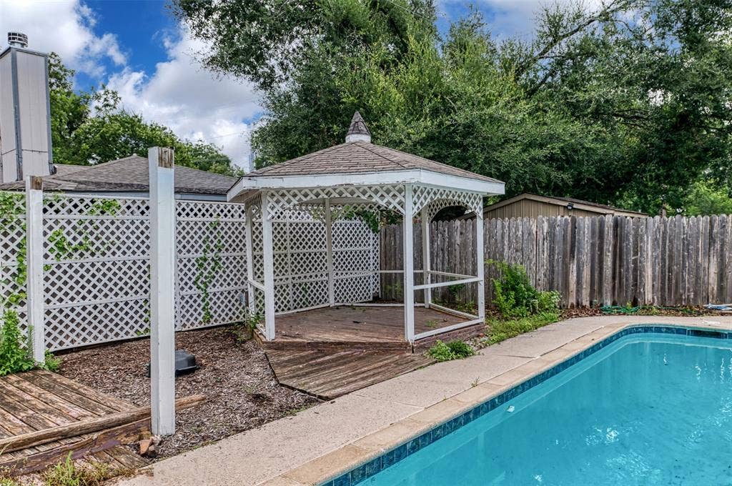 113 E Avenue C, Waxahachie, TX 75165 113 E Avenue C, Waxahachie, TX 75165