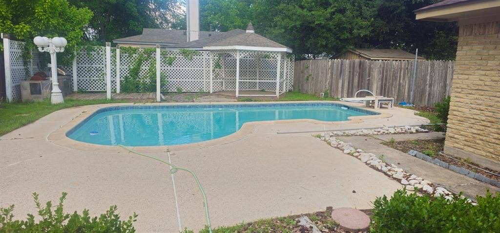 113 E Avenue C, Waxahachie, TX 75165 113 E Avenue C, Waxahachie, TX 75165