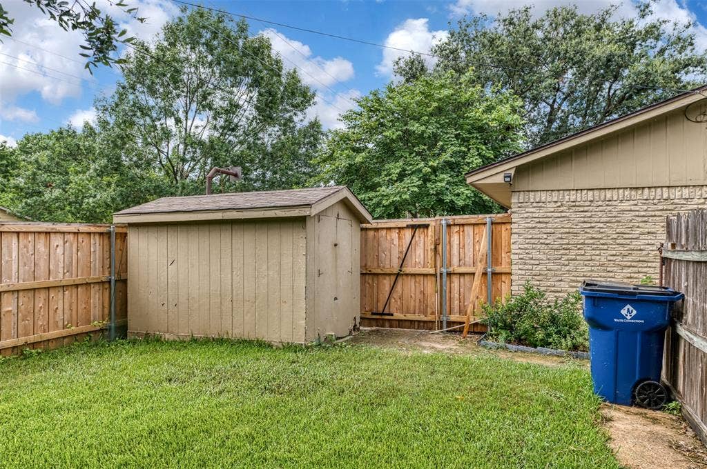 113 E Avenue C, Waxahachie, TX 75165 113 E Avenue C, Waxahachie, TX 75165