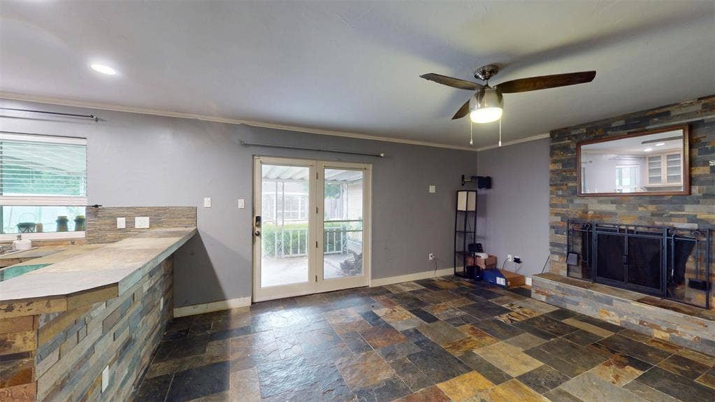 113 E Avenue C, Waxahachie, TX 75165 113 E Avenue C, Waxahachie, TX 75165