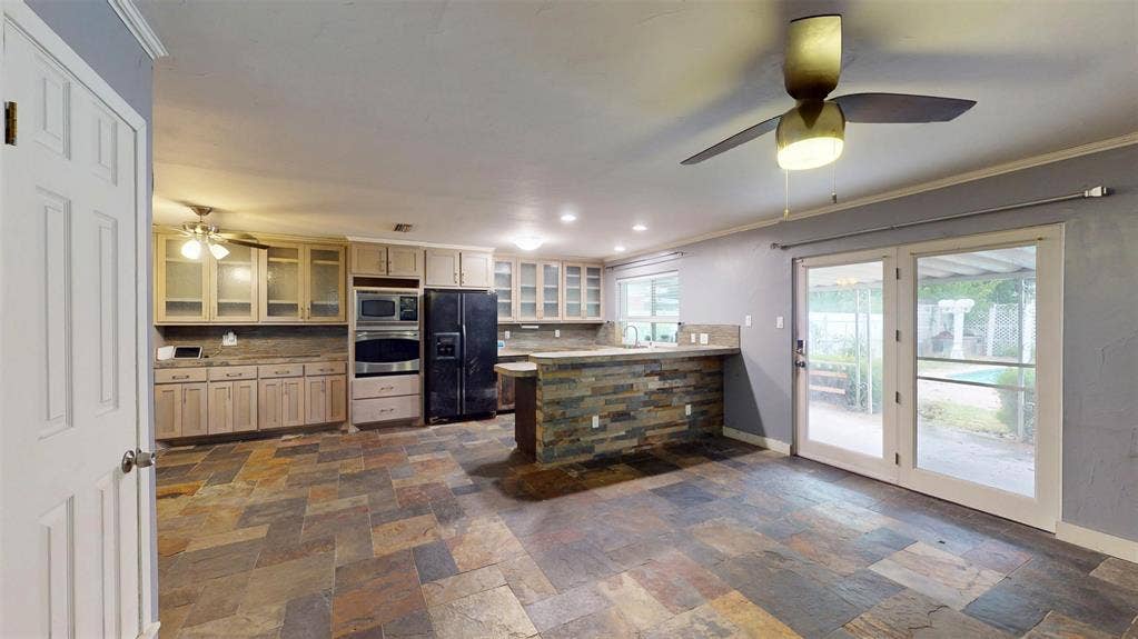 113 E Avenue C, Waxahachie, TX 75165 113 E Avenue C, Waxahachie, TX 75165