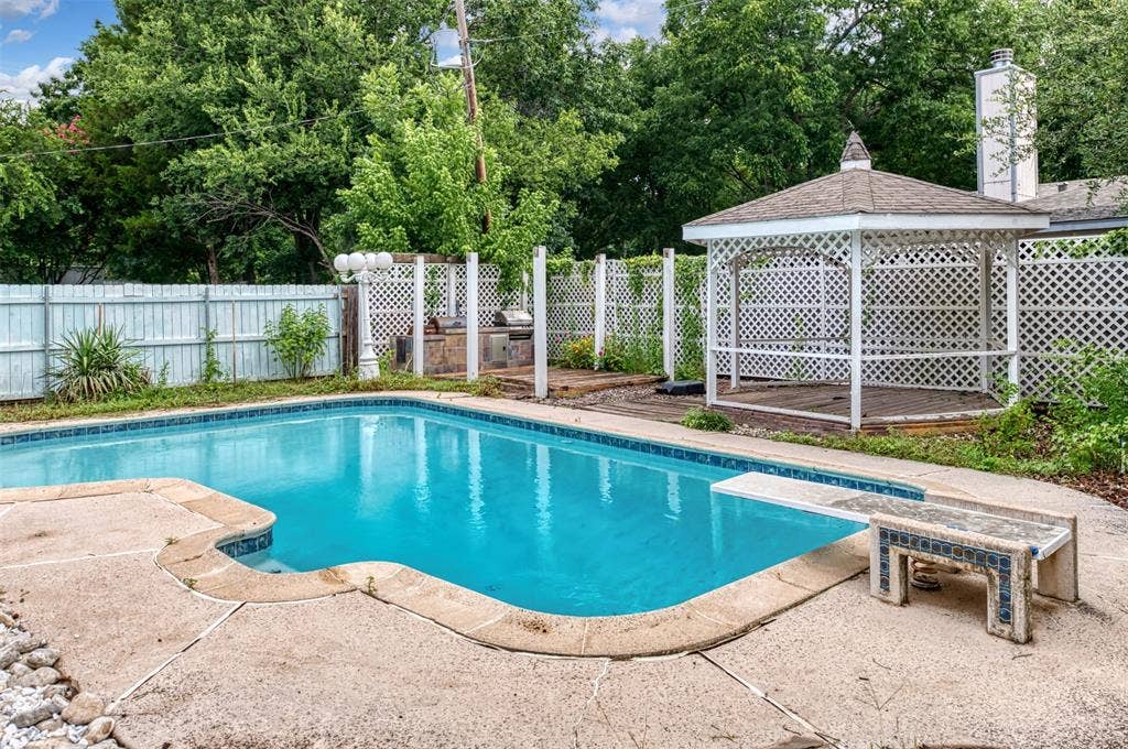 113 E Avenue C, Waxahachie, TX 75165 113 E Avenue C, Waxahachie, TX 75165