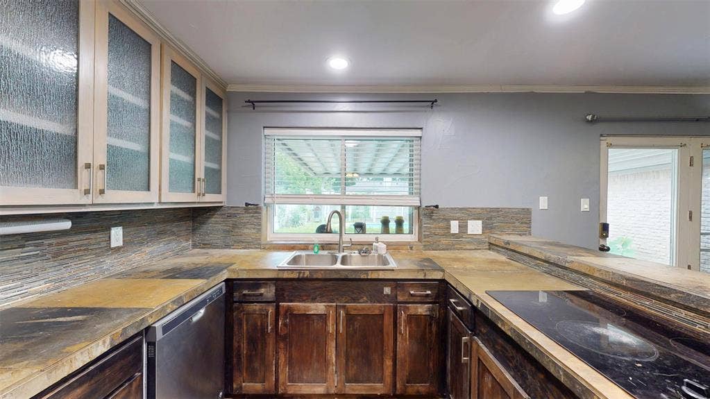 113 E Avenue C, Waxahachie, TX 75165 113 E Avenue C, Waxahachie, TX 75165