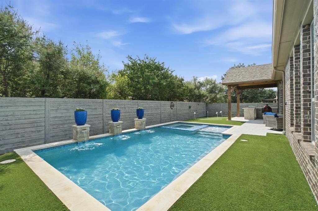 Gorgeous private backyard