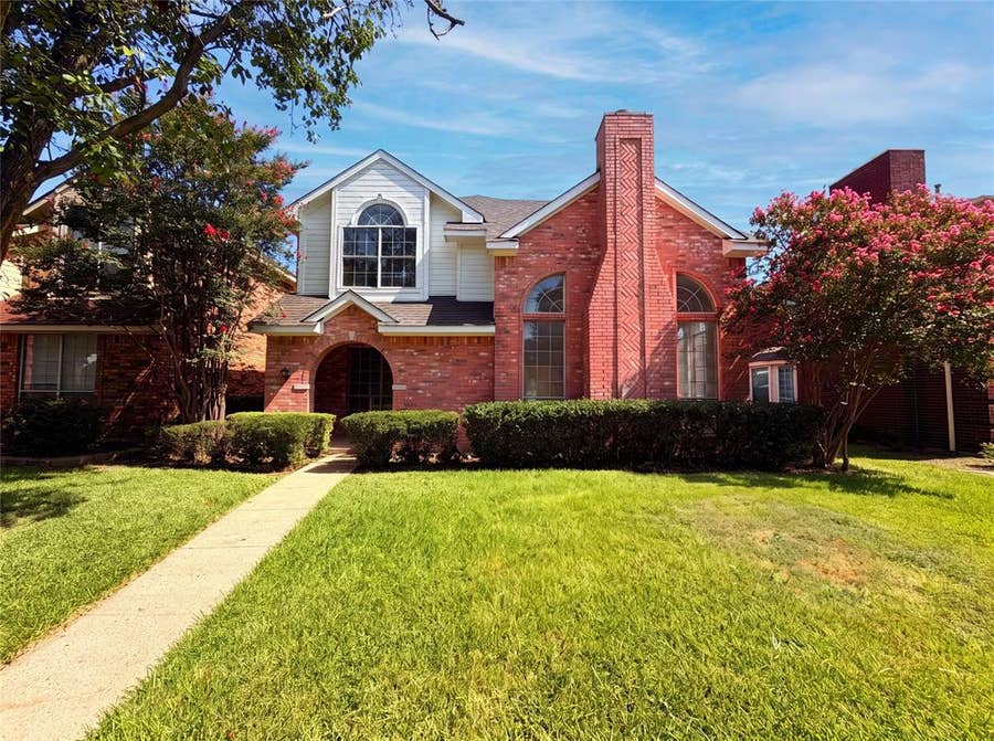 Property photo for 2909 Lois Lane, Rowlett, TX