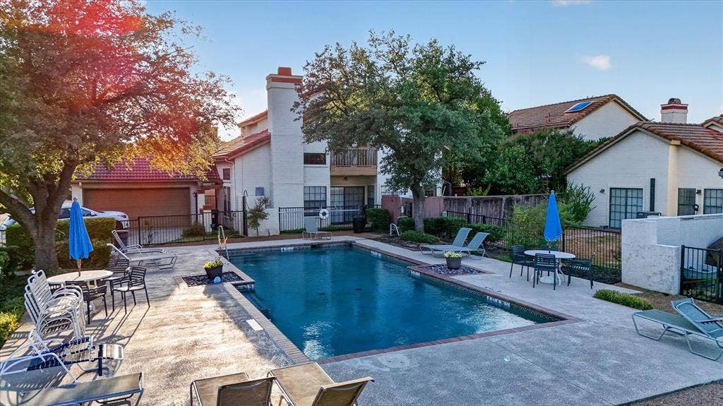 631 Mission Circle, Irving, TX 75063 Community pool
